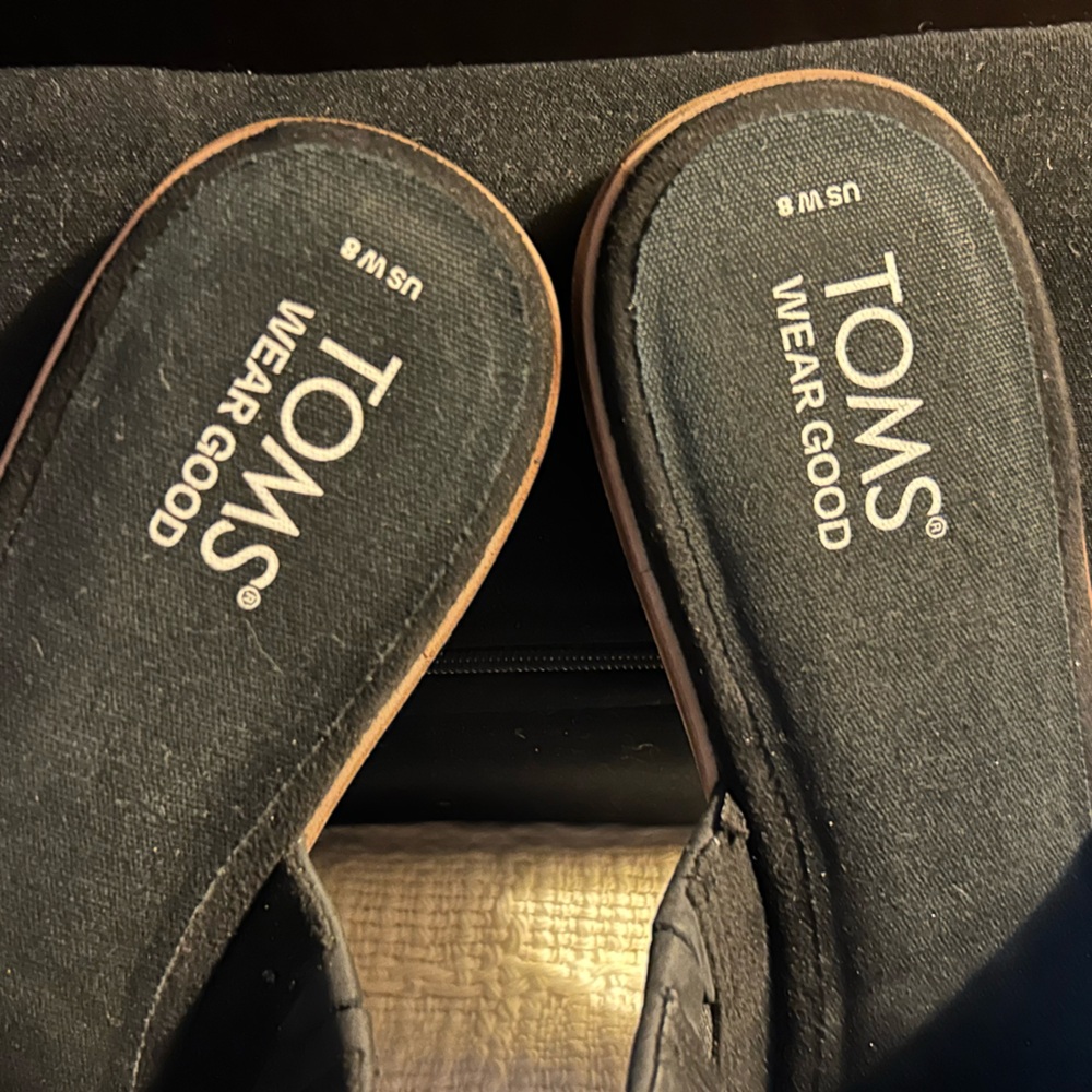 TOMS Women's Classic Black Mules Sz 8. With hidden stretch side insert for flex. - Picture 5 of 7